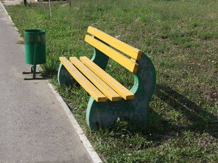 Скамейки с урнами. Особенности национального долбоебизма
