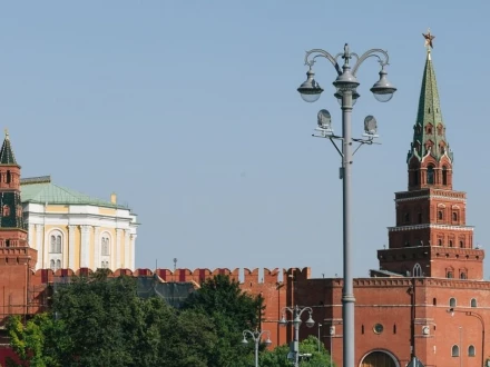 Юбочки на фонарях, коробочки на сотовых вышках и другие способы замаскировать провода в городе